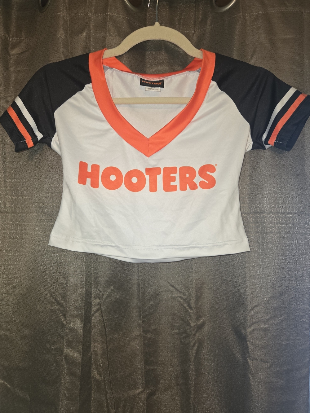 Hooters White & Orange Cropped V-Neck Tee